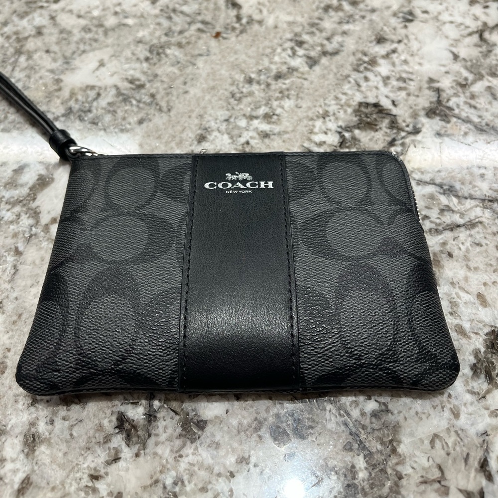 Coach Bag | Corner Zip Wristlet | Black | Size: OS
